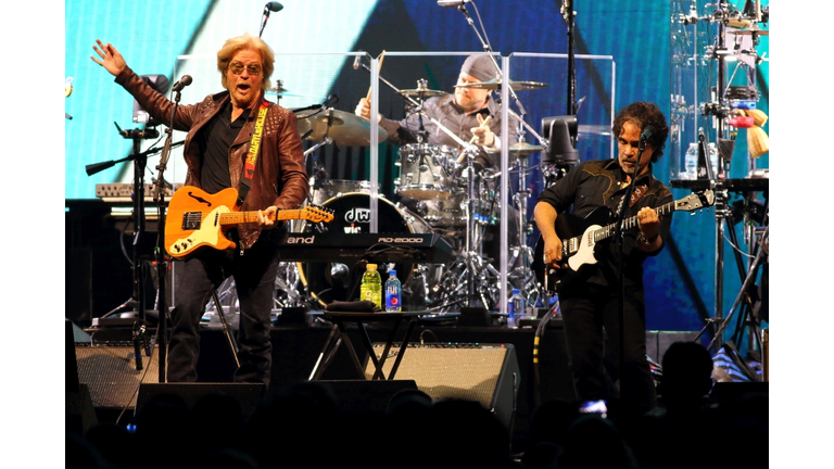 Hall And Oates with Train