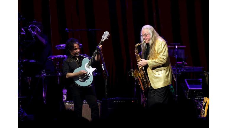 Hall And Oates with Train