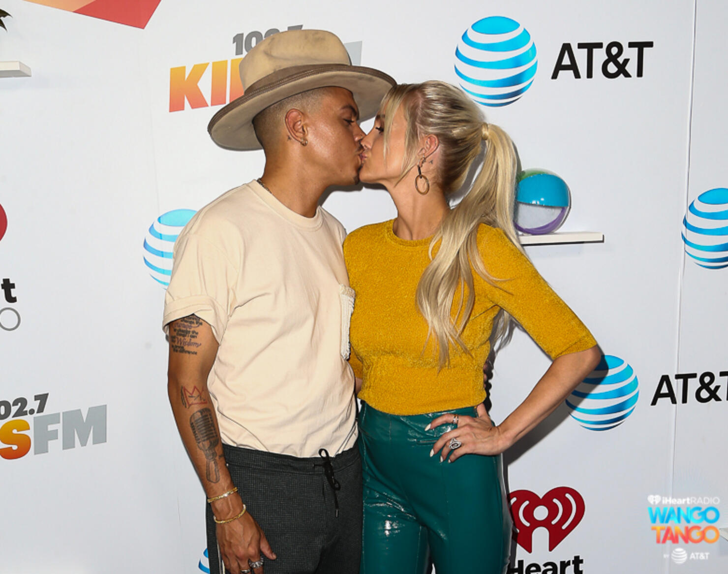  Evan Ross (L) and Ashlee Simpson arrive at the 2018 iHeartRadio Wango Tango by AT&T at Banc of California Stadium on June 2, 2018 in Los Angeles, California.