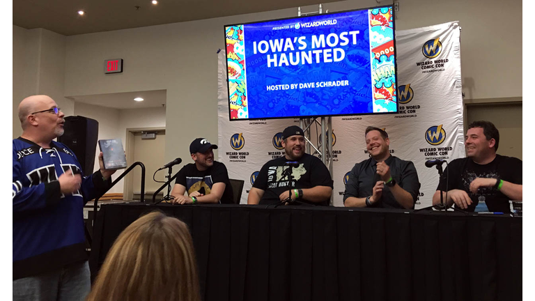 Famed ghost hunters panel tell tales of the Iowa Villisca Axe Murder house and the Malvern Manor