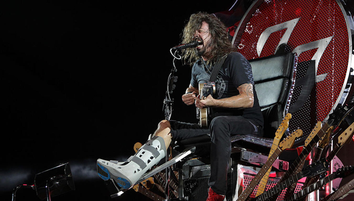 Watch Dave Grohl Prank Crowd With Stage Fall