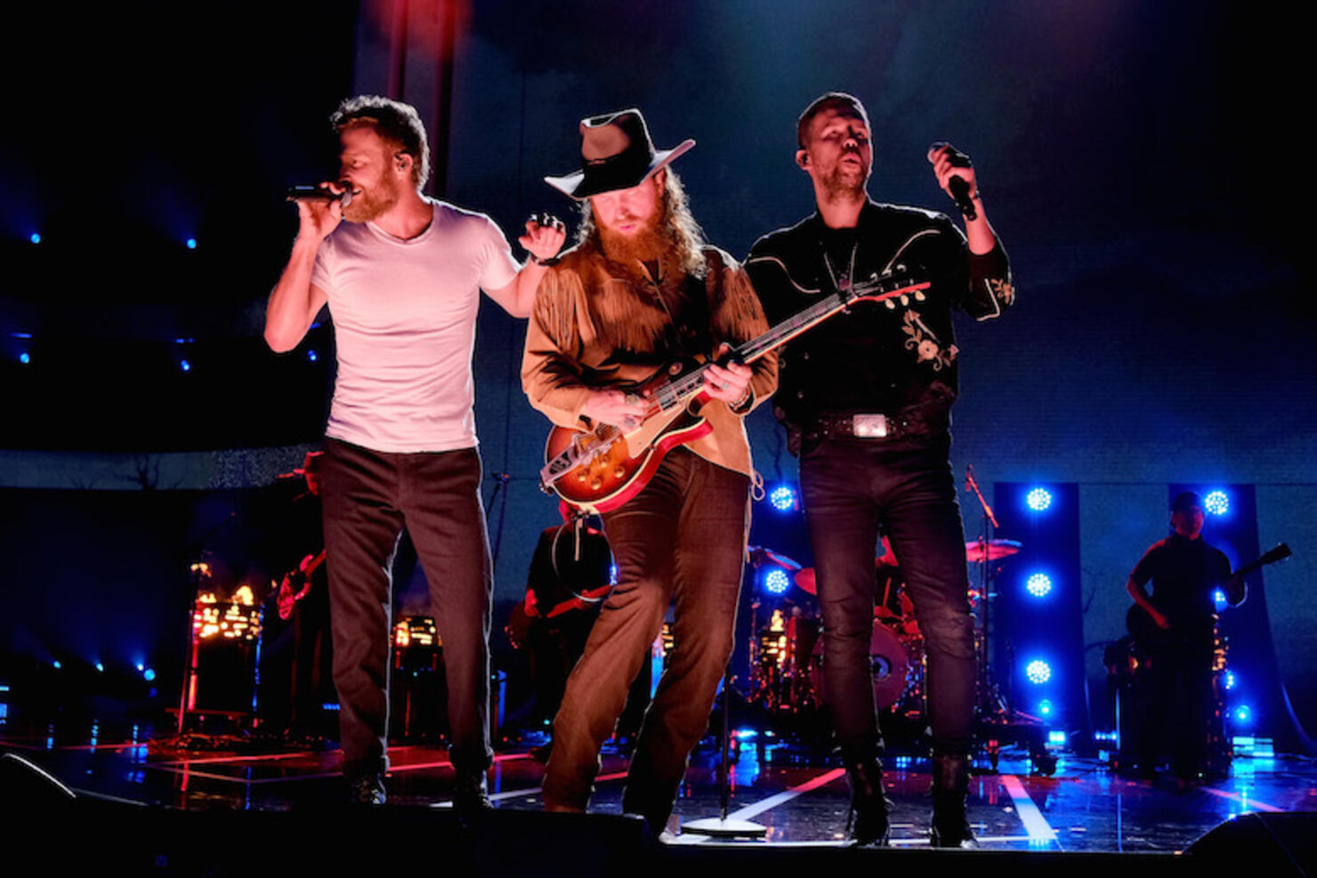 Dierks Bentley, Brothers Osborne perform at 2018 CMT Awards