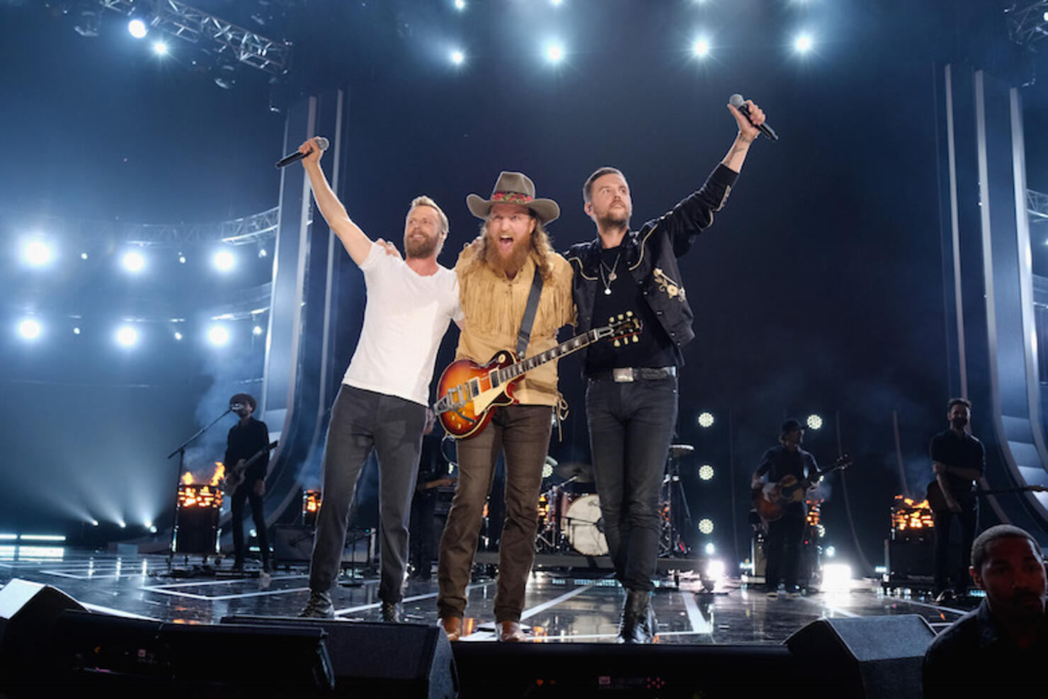 Dierks Bentley, Brothers Osborne perform at CMT Music Awards