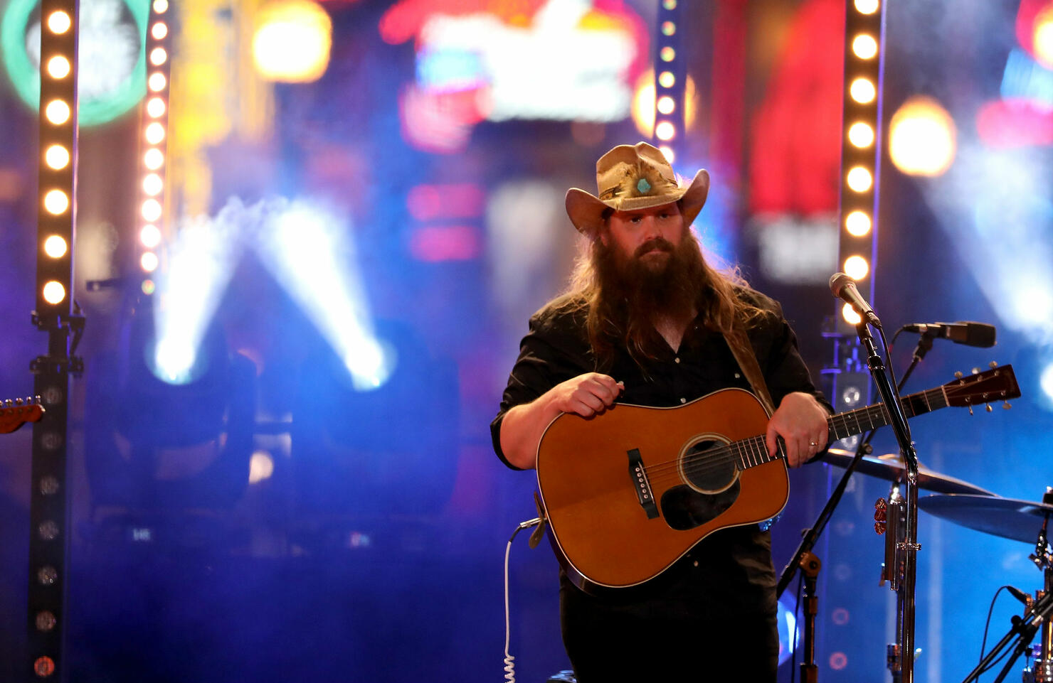 Chris Stapleton Brings His 'Millionaire' Vocals To The CMT Music Awards ...