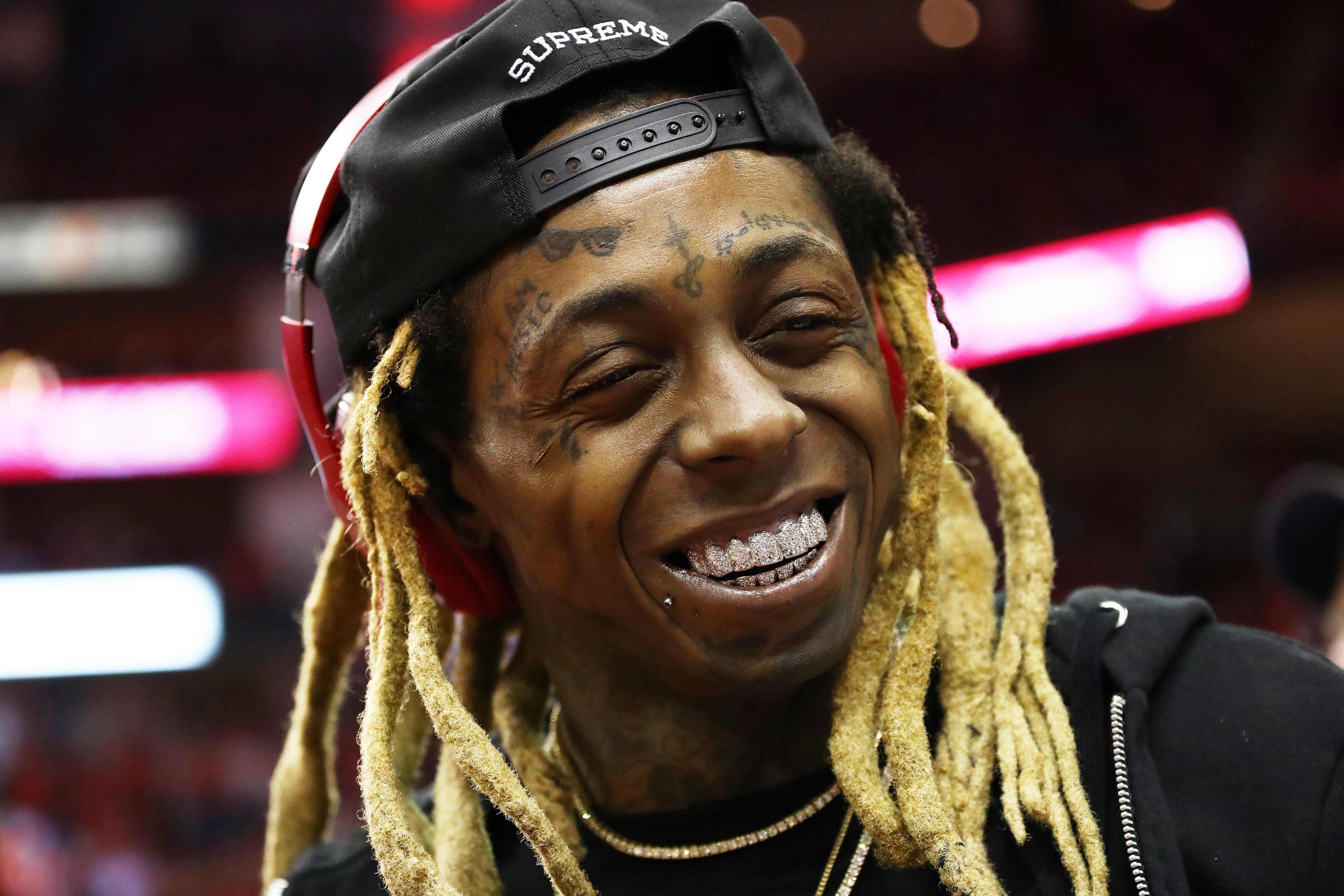 Нужен лил. Lil Wayne в молодости. Бриллиантовые зубы Lil Wayne. Лил Уэйн lovv66. Лил Вейн зубы.