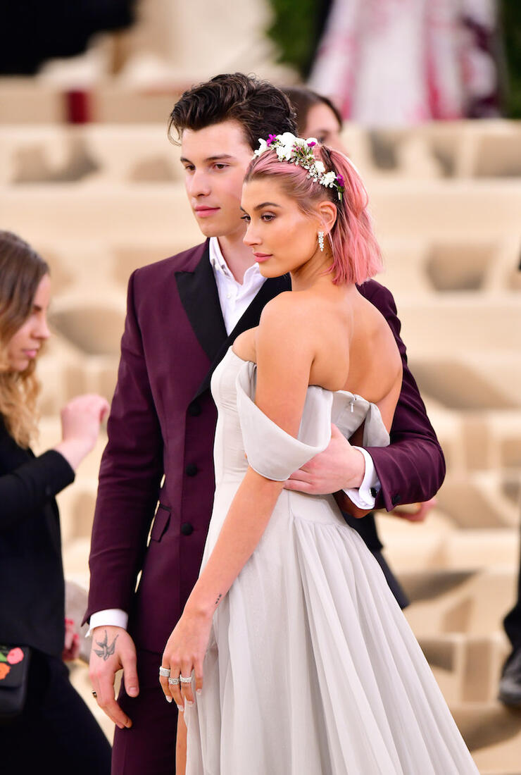 Hailey Baldwin Flashes Diamond Ring On Justin Bieber Date In