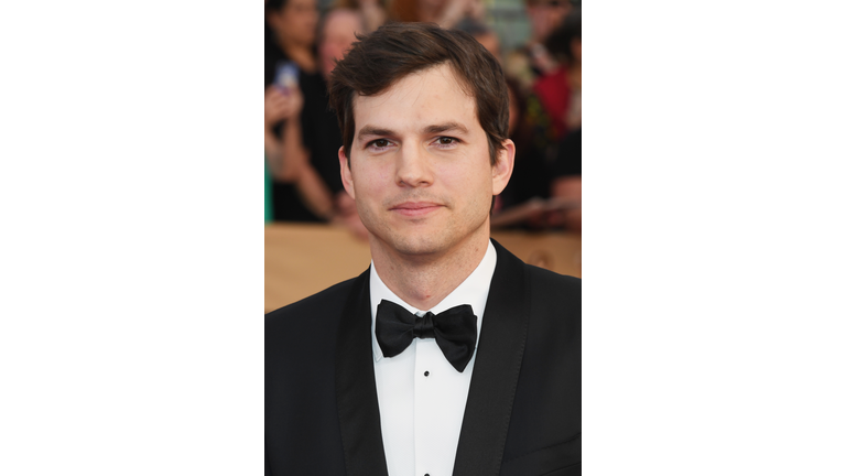 Sexiest dads in hollywood - Ashton Kutcher