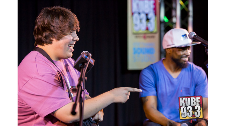 Travis Thompson in the AT&T Thanks Sound Studio at KUBE 93.3