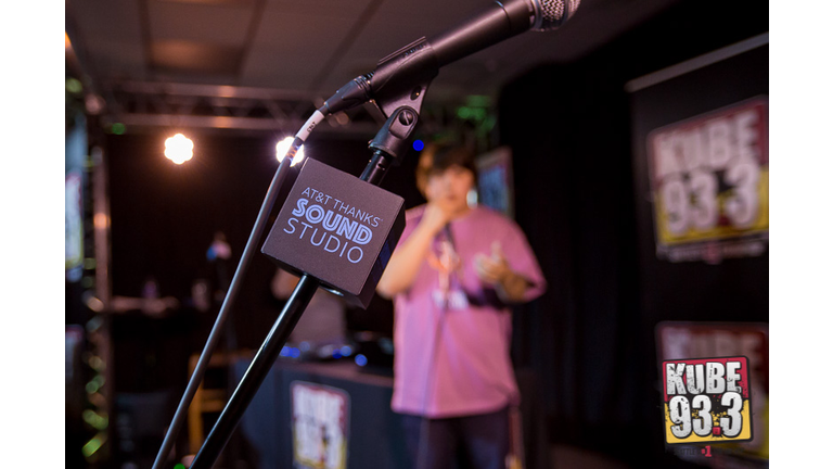 Meet and Greet Photos with Travis Thompson in the AT&T Thanks Sound Studio at KUBE 93.3.