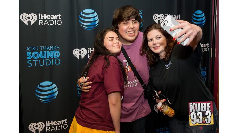 Meet and Greet Photos with Travis Thompson in the AT&T Thanks Sound Studio at KUBE 93.3.