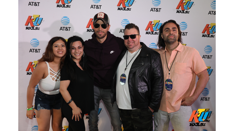 PHOTOS: Enrique Iglesias Meets Fans Backstage at KTUphoria