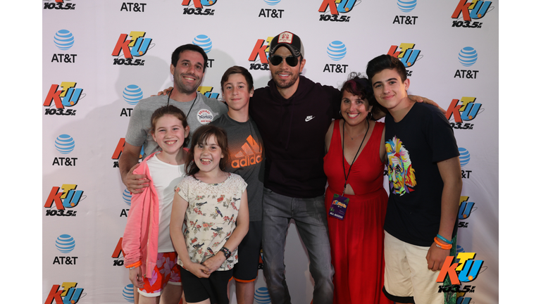 PHOTOS: Enrique Iglesias Meets Fans Backstage at KTUphoria