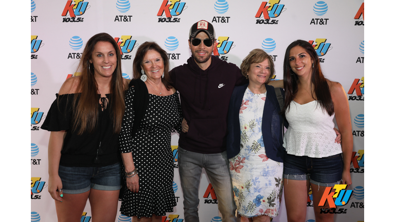 PHOTOS: Enrique Iglesias Meets Fans Backstage at KTUphoria