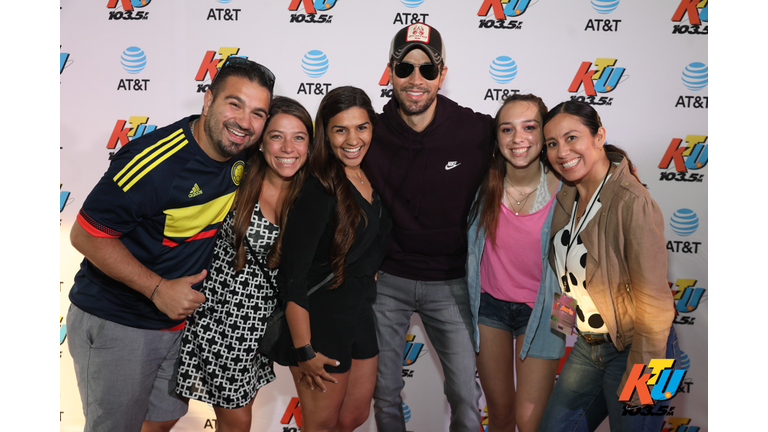 PHOTOS: Enrique Iglesias Meets Fans Backstage at KTUphoria