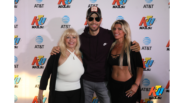 PHOTOS: Enrique Iglesias Meets Fans Backstage at KTUphoria