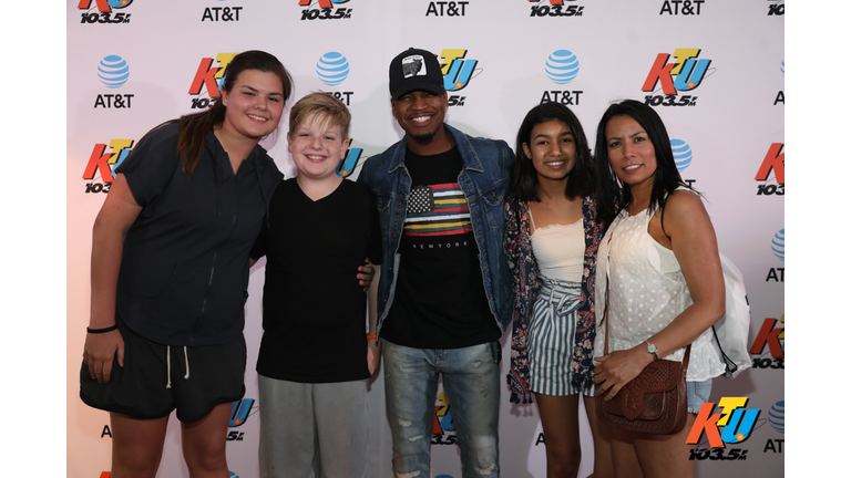 PHOTOS: Ne-Yo Meets Fans Backstage at KTUphoria