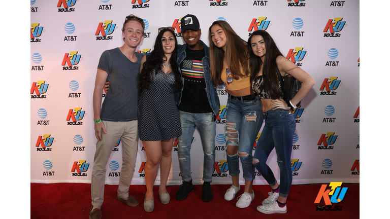 PHOTOS: Ne-Yo Meets Fans Backstage at KTUphoria