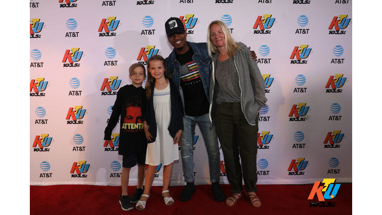 PHOTOS: Ne-Yo Meets Fans Backstage at KTUphoria