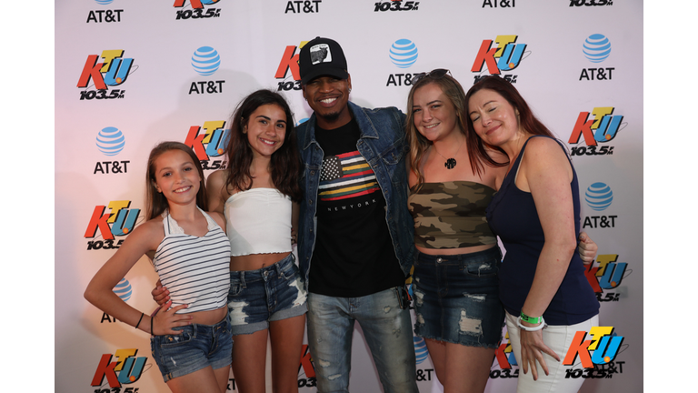 PHOTOS: Ne-Yo Meets Fans Backstage at KTUphoria