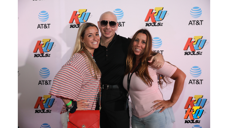 PHOTOS: Pitbull Meets Fans Backstage at KTUphoria