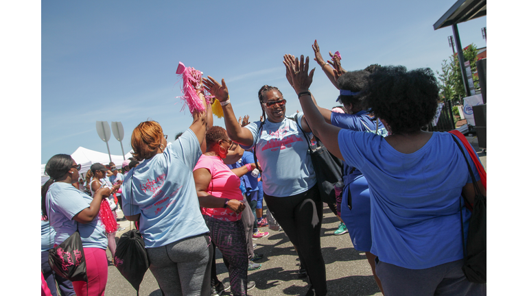 2018 Cracker Barrel Sista Strut Philadelphia Finish Line Pics - Part Three