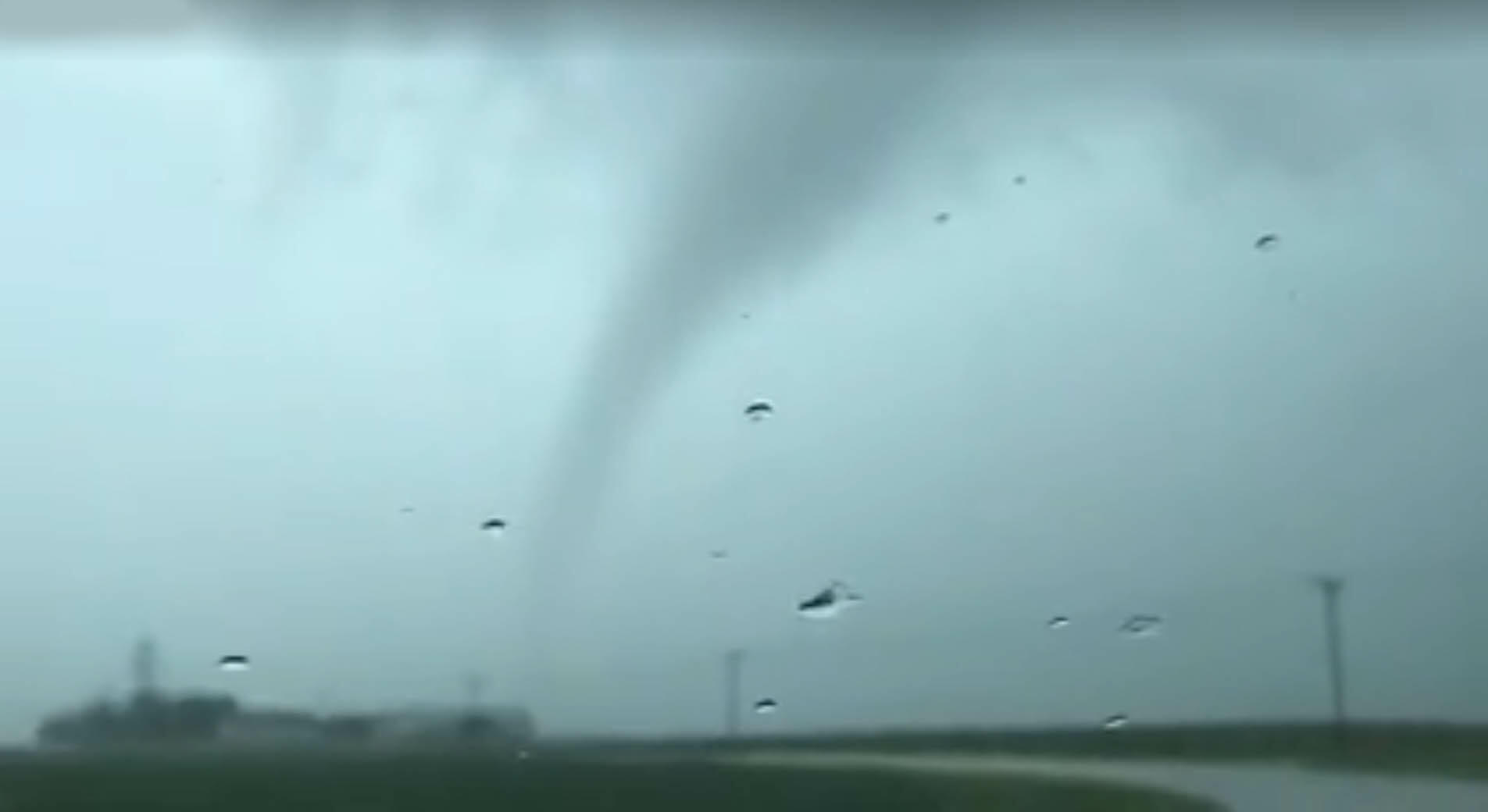 Iowa Storm Chasers face tornado Wednesday VIDEO | 1040 WHO