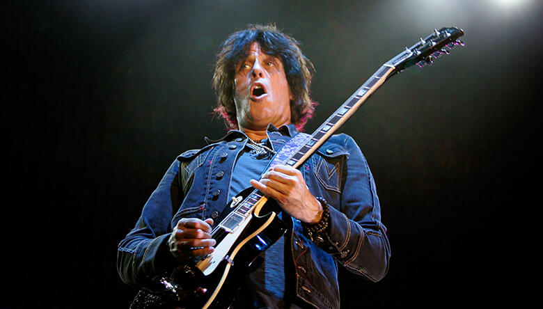 Stone Temple Pilots' Dean DeLeo Is a "Bully," Says Joe Perry's Son | iHeart