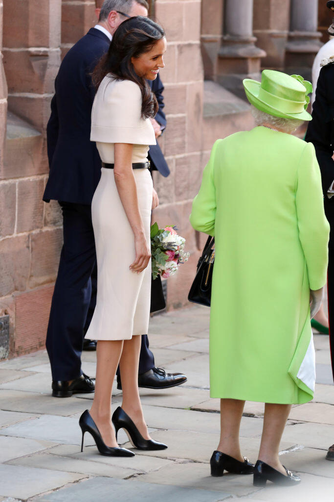 meghan markle shoes too big