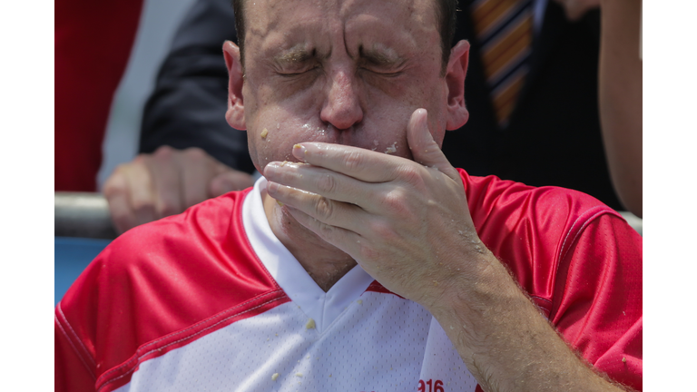 Joey Chestnut sets new world record at hot dog eating contest