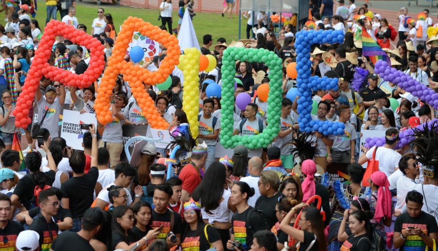 Christians Attend LGBT Parade to Apologize for Poor Treatment