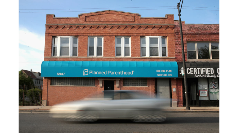 MAY 18: A motorist passes a Planned Parenthood clinic on May 18, 2018 in Chicago, Illinois. The Trump administration is expected to announce a plan for massive funding cuts to Planned Parenthood and other taxpayer-backed abortion providers by reinstating a Reagan-era rule that prohibits federal funding from going to clinics that discuss abortion with women or that share space with abortion providers. (Photo by Scott Olson/Getty Images)