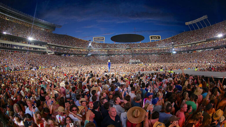 Kenny Chesney Has A Special Connection With His Fans | iHeart