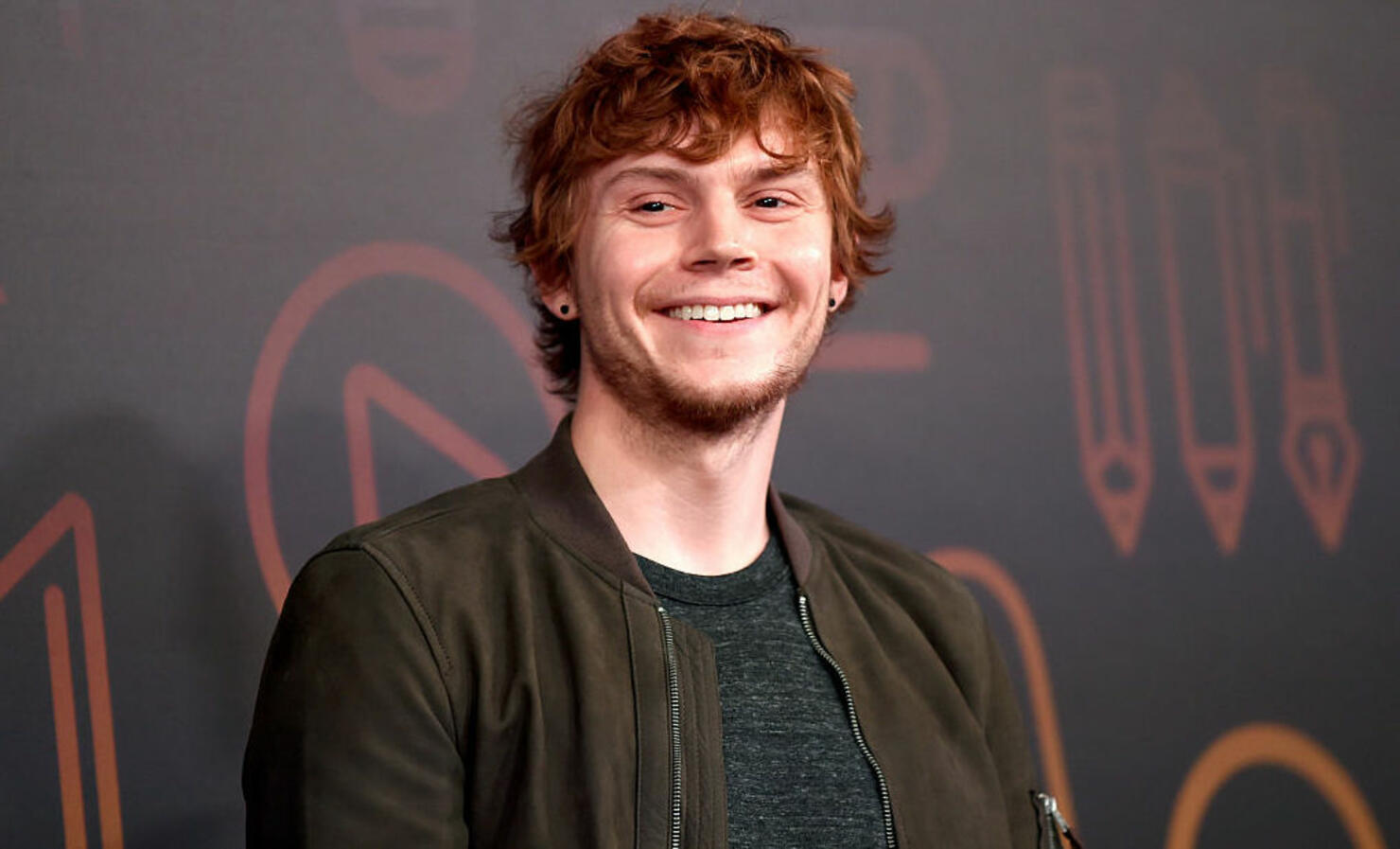 5. Evan Peters' Blue Hair Is the Most Dramatic Hair Change - wide 7