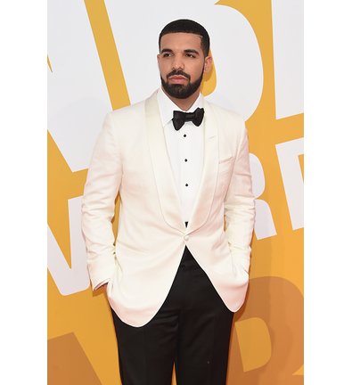 Could Drake be rocking a press on beard??