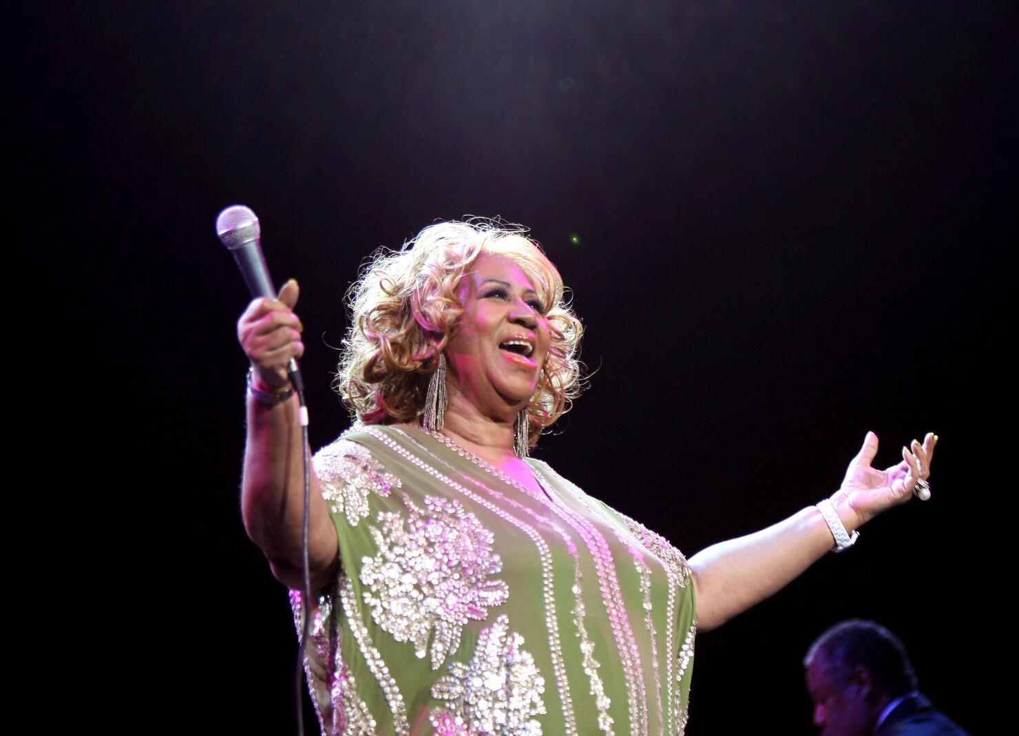 Aretha Franklin 'Gravely ill' and surrounded by family in Detriot