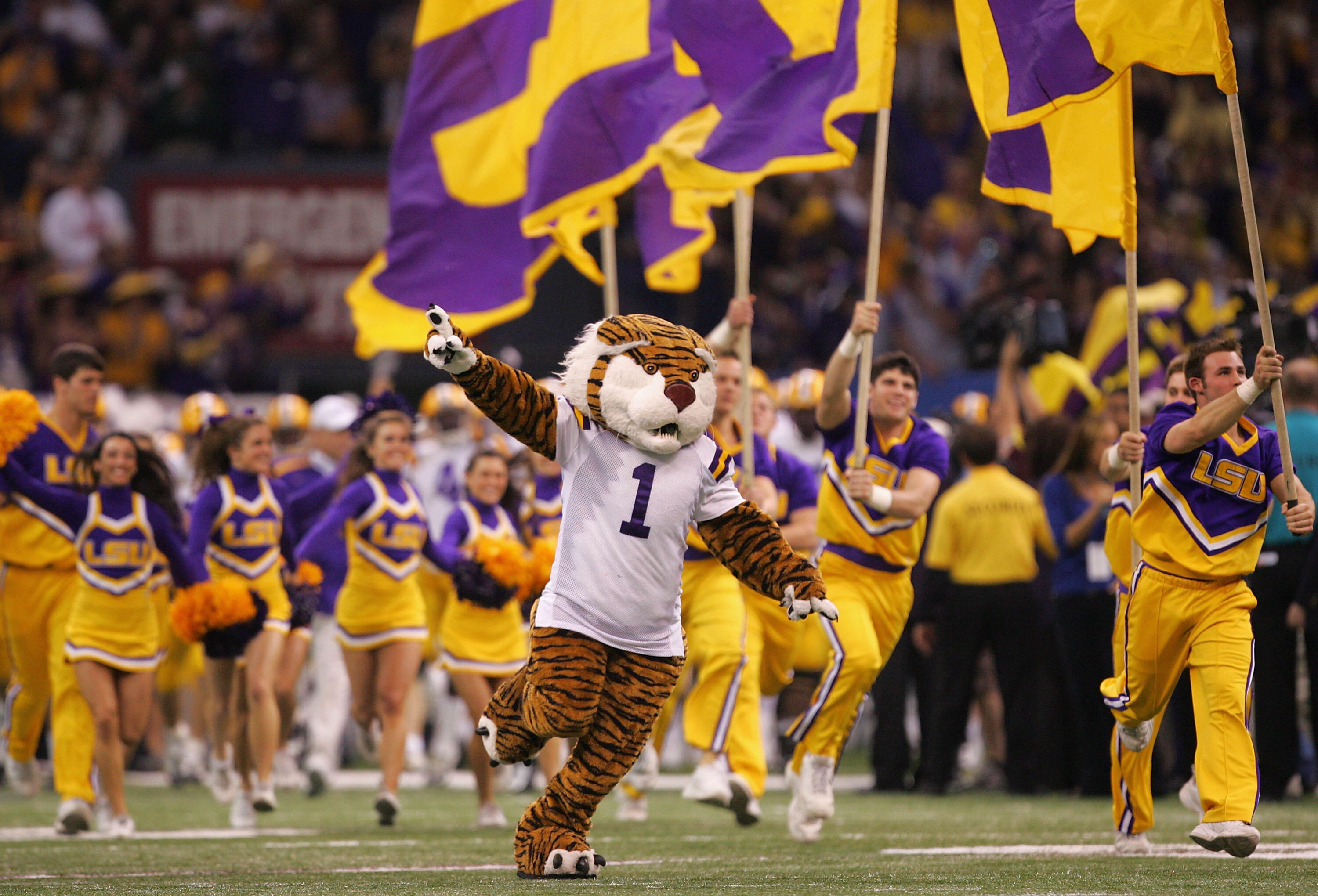 LSU Football Down To 2 Scholarship QBs - Thumbnail Image