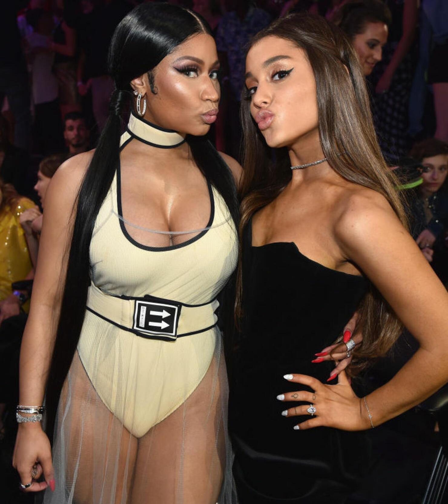 All The Times Ariana Grande And Nicki Minaj Were Friendgoals At The Vmas Iheart 0435