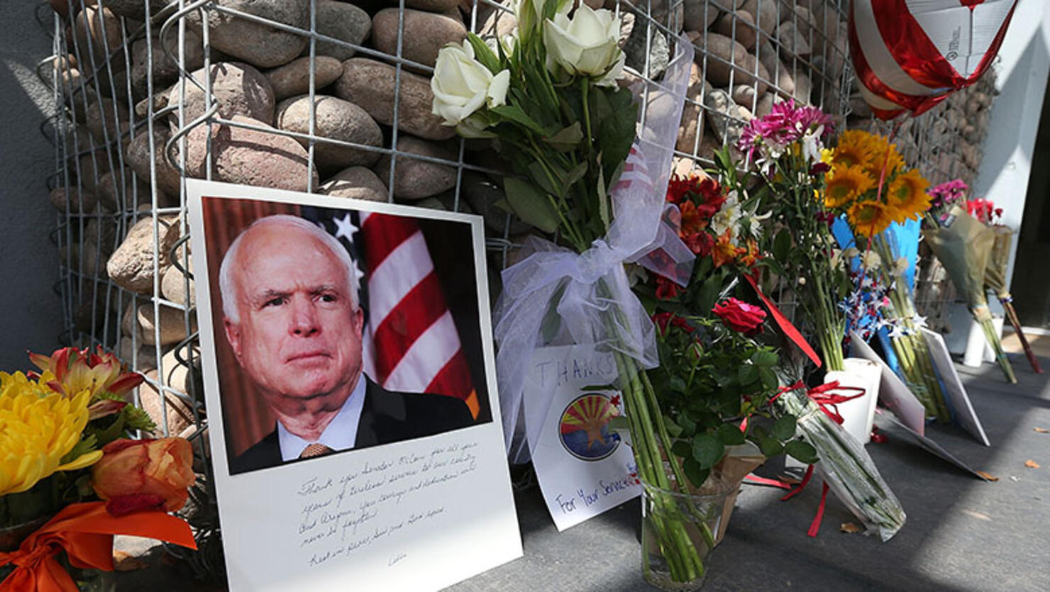 Items and personal notes are left outside the office of Sen. John McCain (R-AZ) as people pay their respects to the late Arizona senator on August 26, 2018 in Phoenix, Arizona