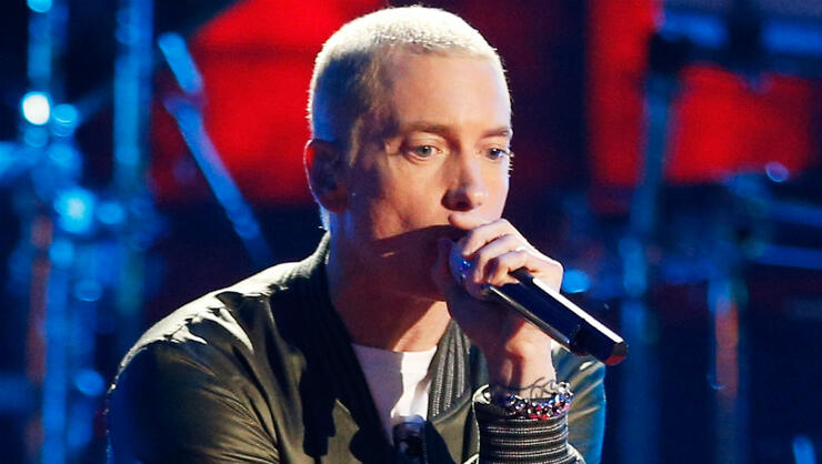 Eminem Drops Surprise Album ‘kamikaze Takes Shots At Everybody 