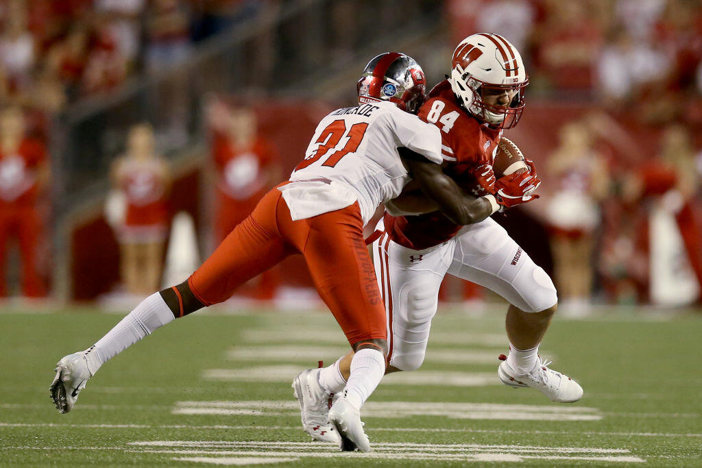 Jake Ferguson makes Badgers debut, hauls in four passes - Thumbnail Image