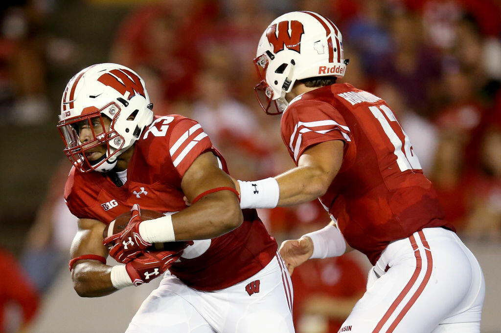 Alex Hornibrook tosses two touchdowns in win over Western Kentucky - Thumbnail Image