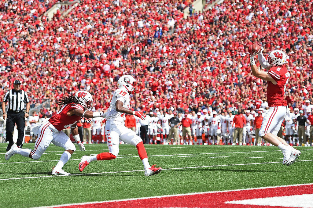 Badgers defense reacts to 45-14 win over New Mexico | 100.9 FM/1070 AM