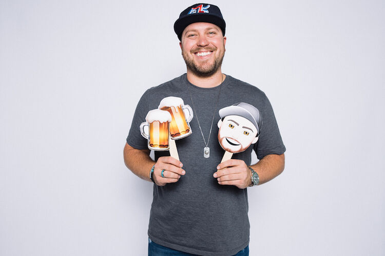 Mitchell Tenpenny "Me vs. Drunk Me"