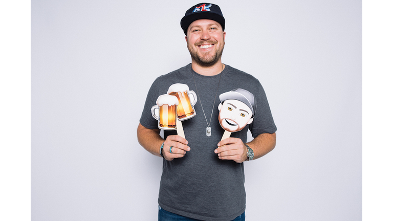 Mitchell Tenpenny "Me vs. Drunk Me"