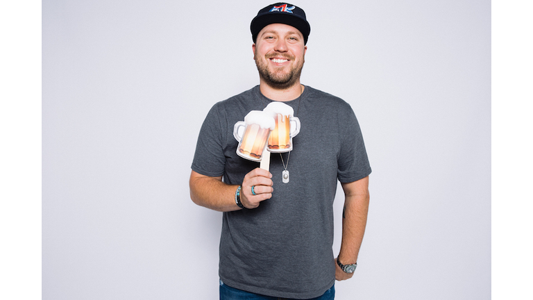 Mitchell Tenpenny "Me vs. Drunk Me"
