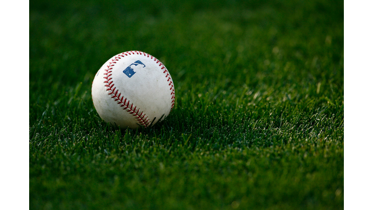 Fenway Park usher mades ridiculously easy one-handed catch