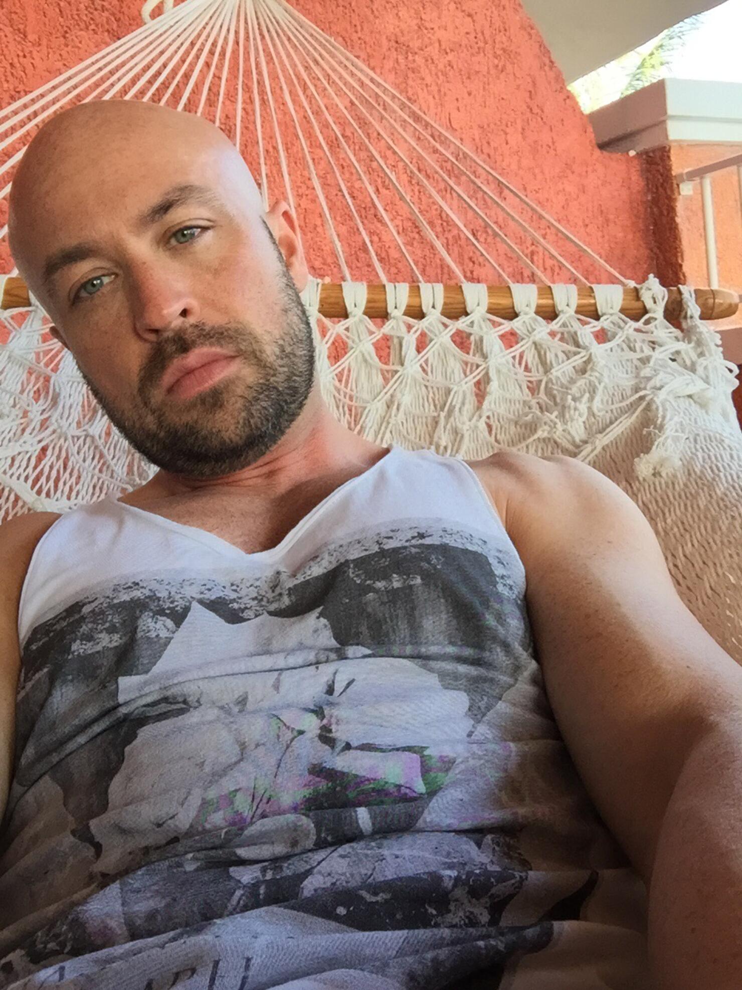 CHILLAX 