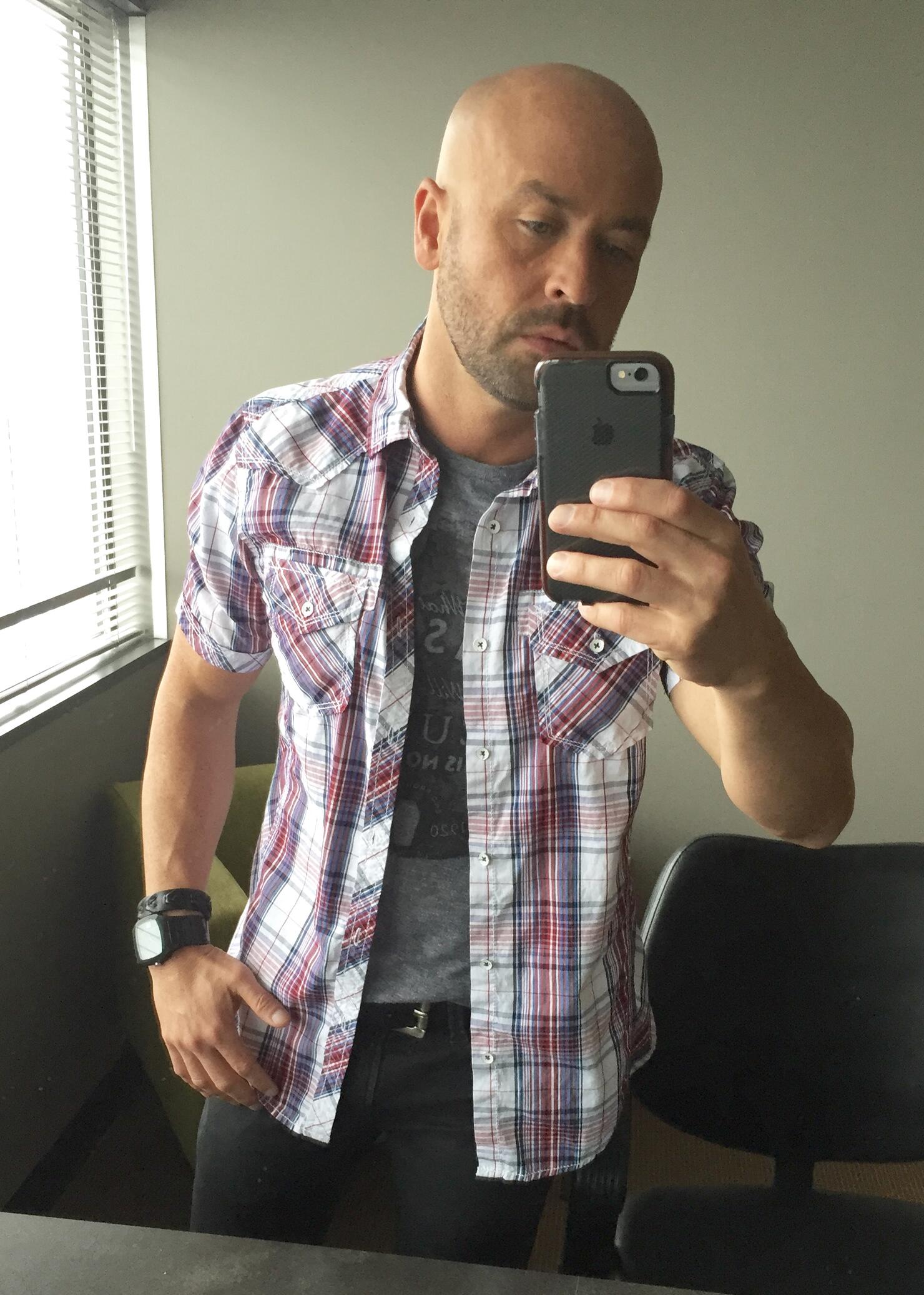 SELFIE MODE: 100% STUD