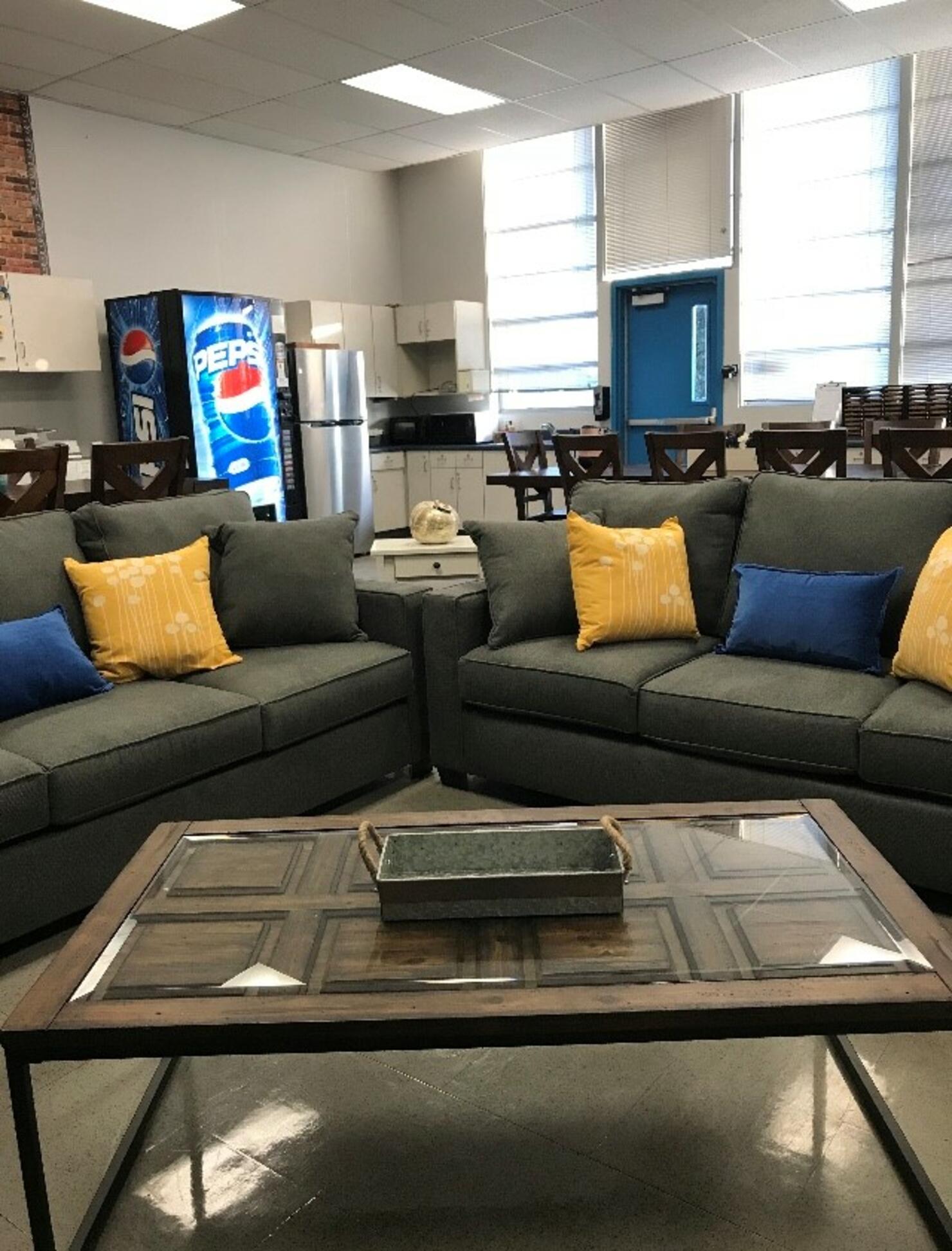 Ramona Elementary School - Teachers' Lounge Makeover 2017