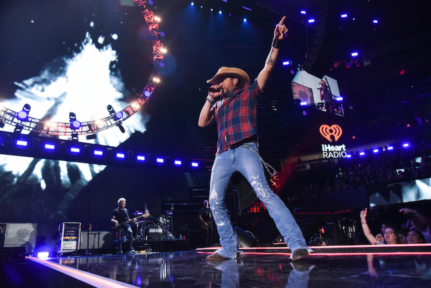 Jason Aldean performs at the 2018 iHeartRadio Music Festival
